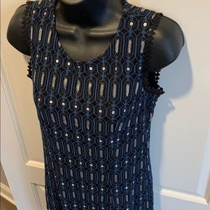 Sleeveless abstract lace dress